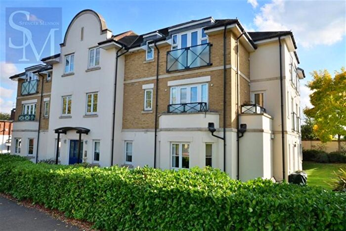 2 Bedroom Apartment To Rent In Maple Lodge, - Roding Lane, Buckhurst Hill, IG9