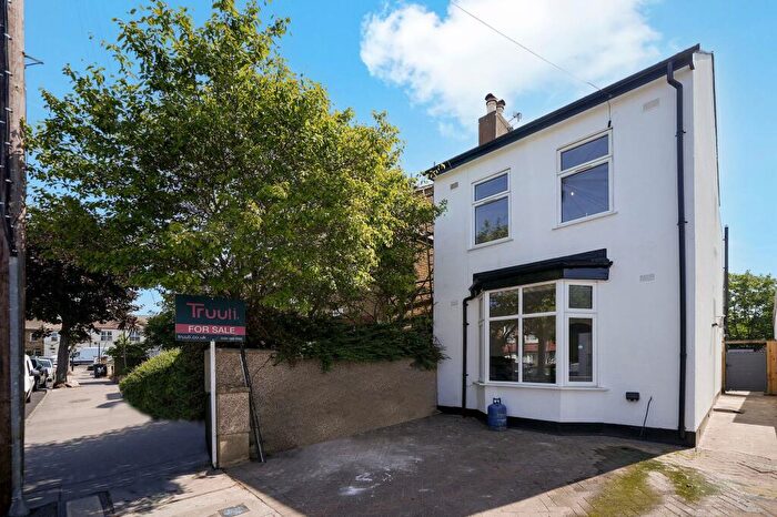 2 Bedroom Detached House For Sale In Furze Road, Thornton Heath, CR7