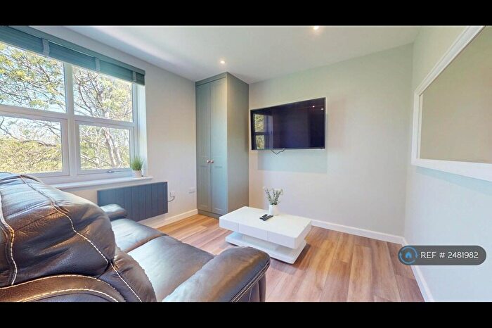 2 Bedroom Flat To Rent In Hartley Avenue, Leeds, LS6