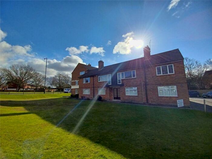 2 Bedroom Flat To Rent In Eachelhurst Road, Sutton Coldfield, West Midlands, B76