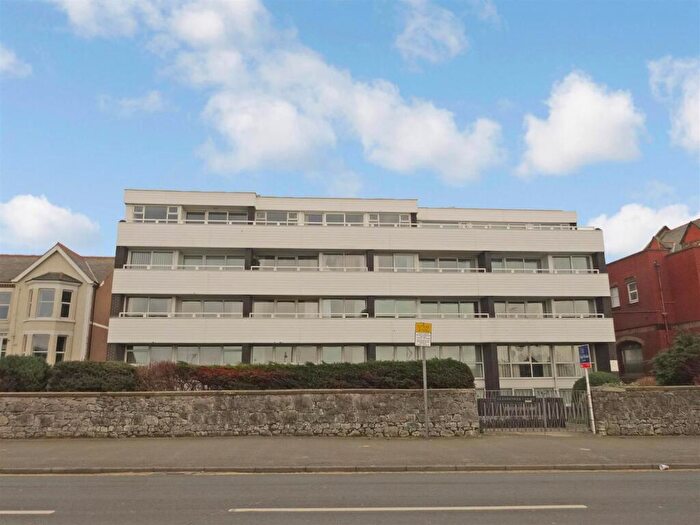 2 Bedroom Apartment To Rent In Glendower Court, Rhyl, Clwyd, LL18