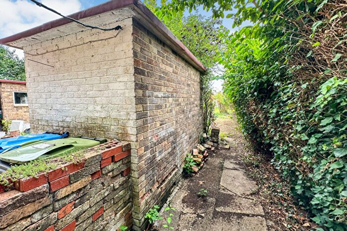 2 Bedroom Semi-Detached House For Sale In Apley Way, Witney, OX28