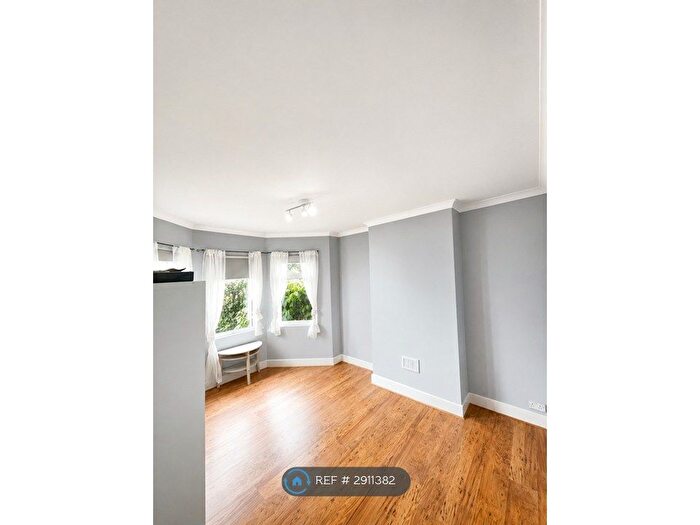 2 Bedroom Flat To Rent In Higham Hill Road, London, E17