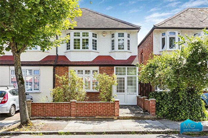 3 Bedroom Terraced House For Sale In Arcadian Gardens, London, N22