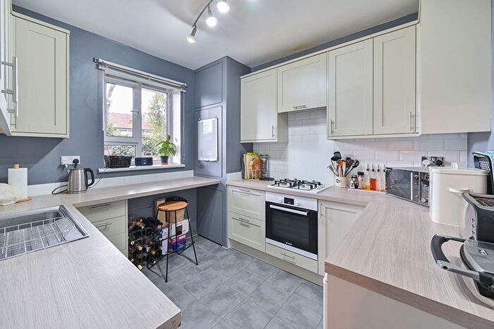 2 Bedroom Flat For Sale In Michaelson House, Kingswood Estate, West Dulwich, London, SE21