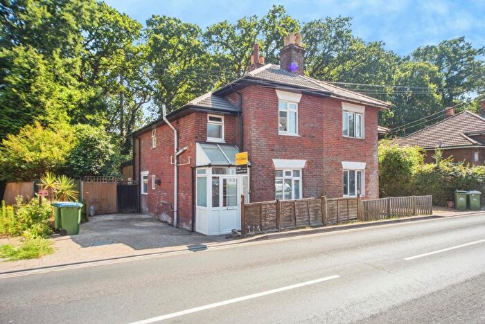 4 Bedroom Semi Detached House For Sale In Burgess Road, Southampton, Hampshire, SO16