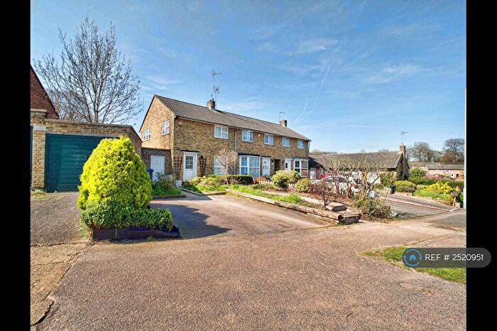 3 Bedroom End Of Terrace House To Rent In Knightsfield, Welwyn Garden City, AL8