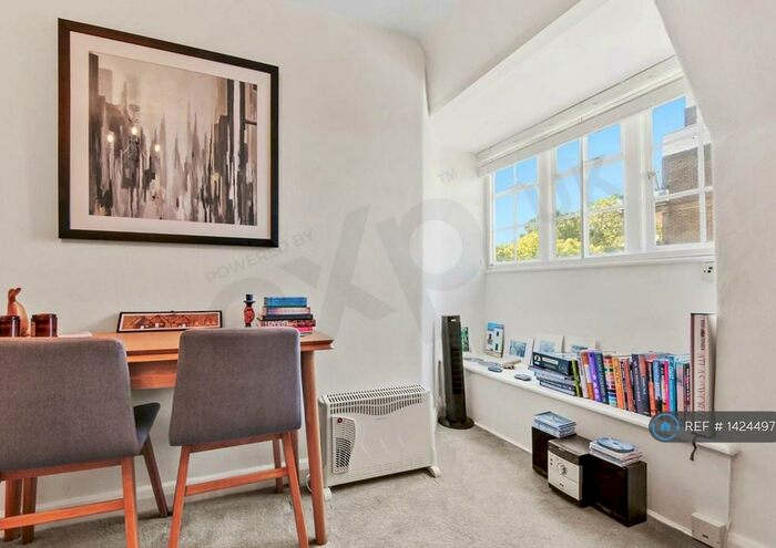 Studio To Rent In Lyttelton Court, London, N2