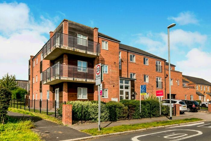 2 Bedroom Apartment To Rent In Swarcliffe Approach, Leeds, LS14