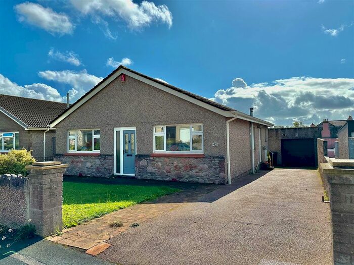 2 Bedroom Detached Bungalow For Sale In Elm Tree Park, Yealmpton, Plymouth, PL8