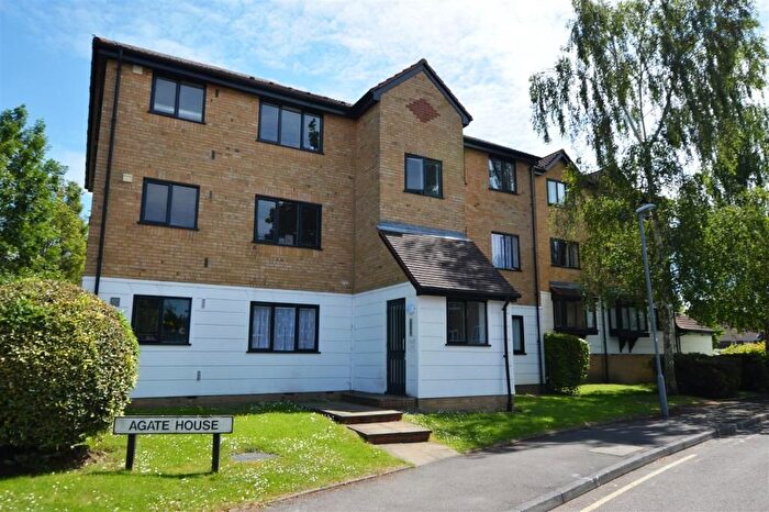 1 Bedroom Flat For Sale In Percy Gardens, Worcester Park, KT4
