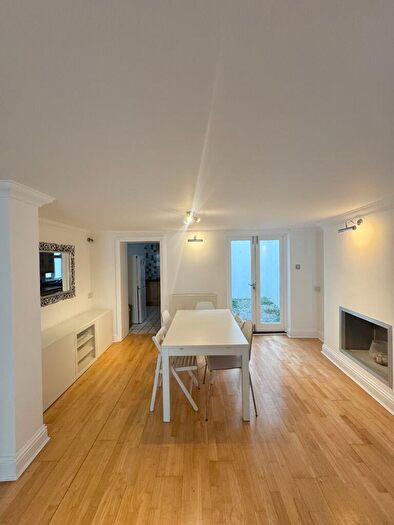 2 Bedroom Flat To Rent In Victoria Road, BN1