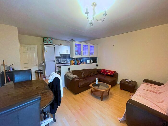 3 Bedroom Flat To Rent In Osborne Terrace, Jesmond, Newcastle Upon Tyne, NE2