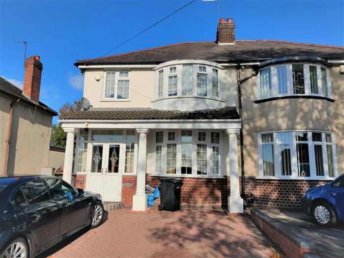 4 Bedroom House To Rent In Pensnett Road, Brierley Hill, DY5