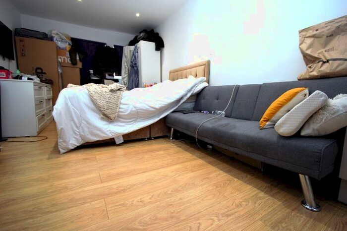 Property To Rent In Windmill Road, London, N18