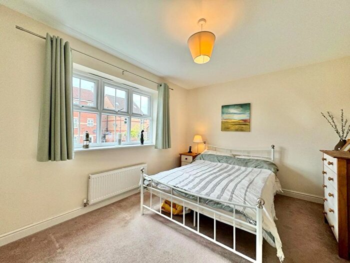 3 Bedroom Town House For Sale In Woodhead View, Jump, Barnsley, S74