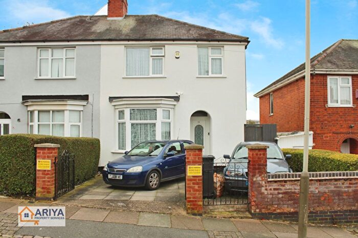 3 Bedroom Semi-Detached House For Sale In The Approach, Crown Hills, Leicester, LE5