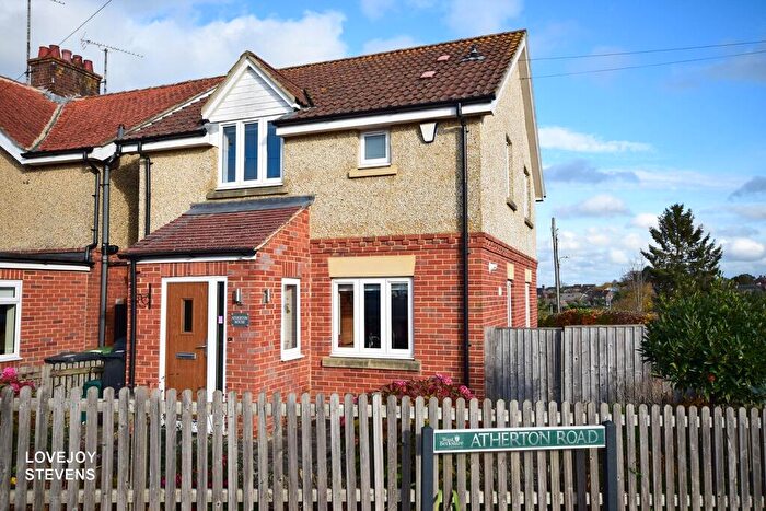 3 Bedroom Detached House For Sale In Church Way, Hungerford, RG17