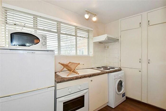 1 Bedroom Flat To Rent In Rockley Road, West Kensington, W14