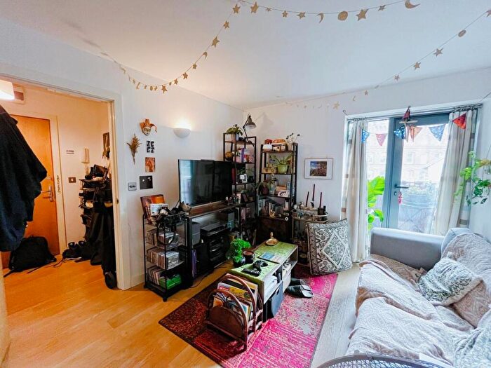 1 Bedroom Flat To Rent In Waterloo Court, Hunslet Road, Leeds, LS10