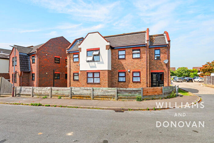 1 Bedroom Apartment For Sale In The Ashleighs, Sanders Road, Canvey Island, SS8
