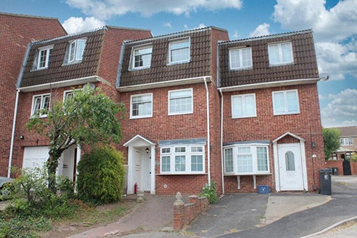 Property To Rent In Regency Close, Chigwell, Essex, IG7