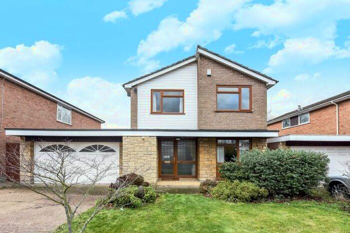 4 Bedroom Semi-Detached House To Rent In Albyfield, Bromley BR1