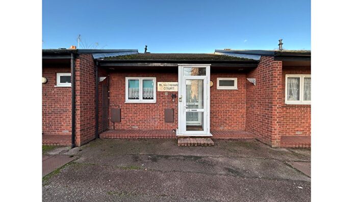 1 Bedroom Property For Sale In Blakenham Court, Cleverly Estate, Wormholt Road, Sherpherds Bush, London, W12