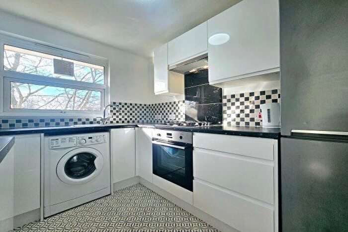 2 Bedroom Flat To Rent In Hope Park, Kent, BR1