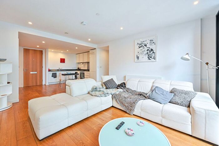 2 Bedroom Flat To Rent In Walworth Road, London, Elephant And Castle, London, SE1