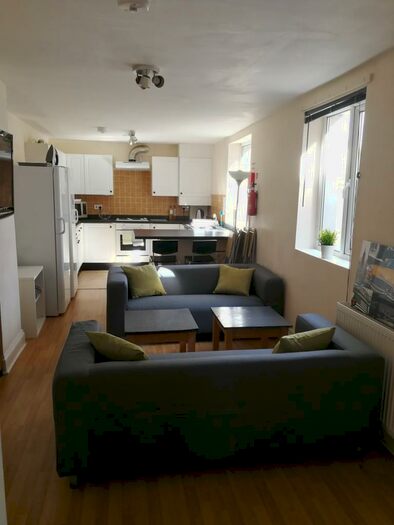 6 Bedroom Terraced House To Rent In St Judes Road, Plymouth, Devon, PL4