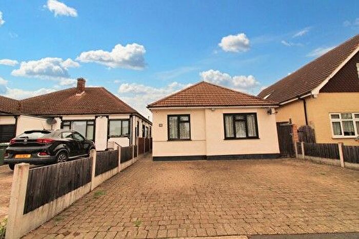 4 Bedroom Bungalow For Sale In Harrow Crescent, Romford, RM3