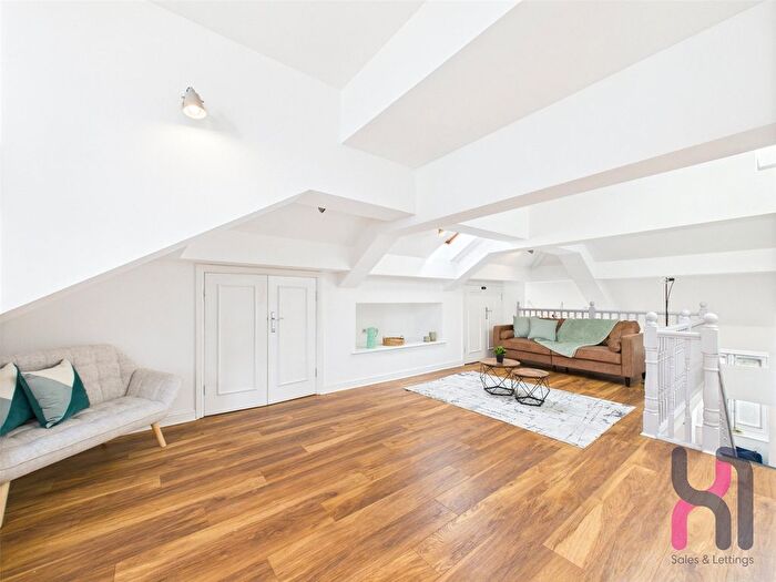 2 Bedroom Flat To Rent In Salford, Greater Manchester, M3