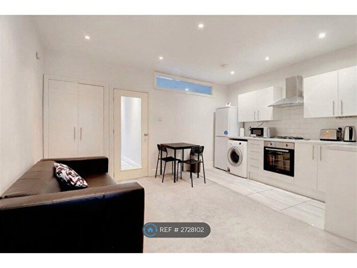 2 Bedroom Flat To Rent In Portland Road, Croydon, SE25