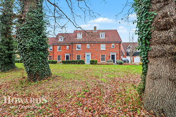 3 Bedroom Terraced House For Sale In Kevill Davis Drive, Little Plumpstead, NR13