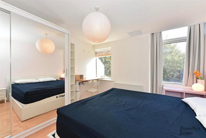 2 Bedroom Apartment To Rent In Cassilis Road, London, E14