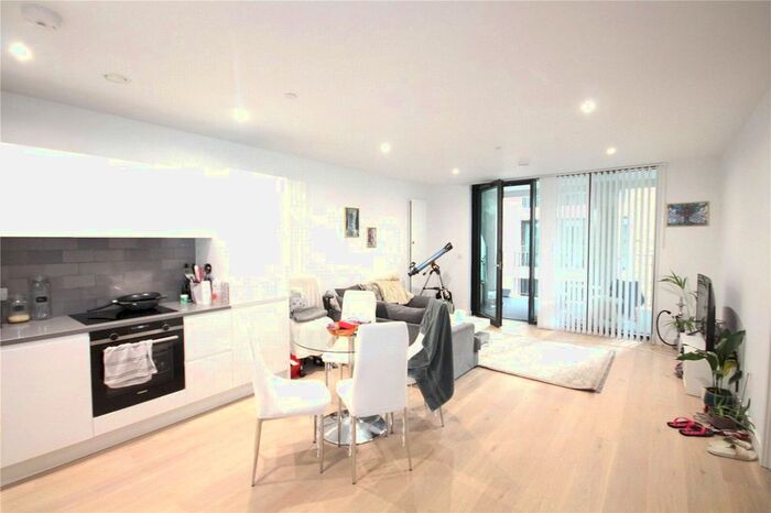 1 Bedroom Flat To Rent In Pinnacle House, Schooner Road, Royal Wharf, London, E16