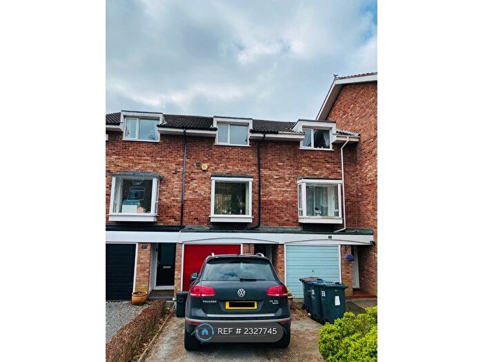 3 Bedroom Terraced House To Rent In Linnet Close, Birmingham, B30