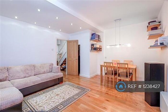 2 Bedroom Maisonette To Rent In Bryan House - Rotherhithe Street, London, SE16