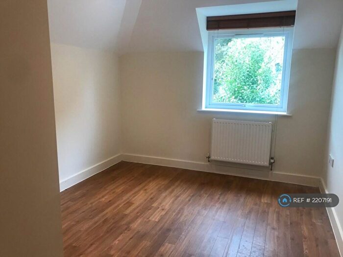 1 Bedroom Flat To Rent In Wareham Road, Corfe Mullen, Wimborne, BH21