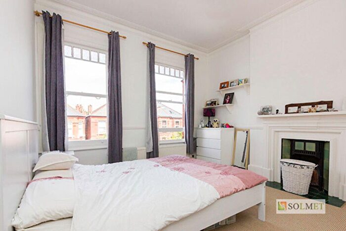 1 Bedroom Flat To Rent In Manstone Road, Kilburn, London, NW2
