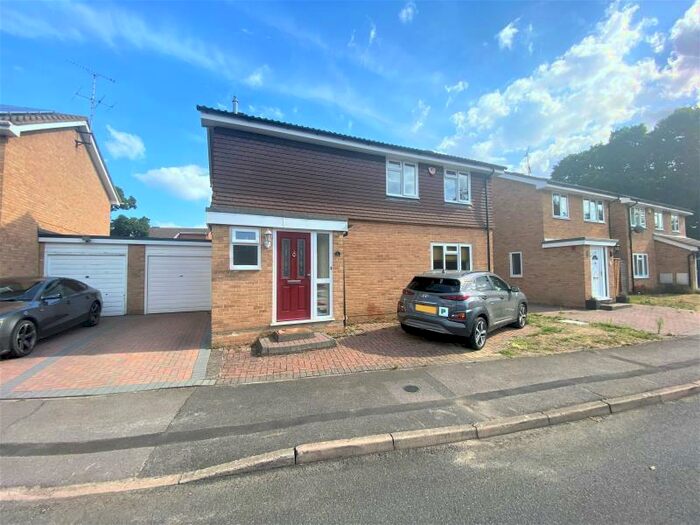 3 Bedroom Detached House To Rent In College Town, GU47