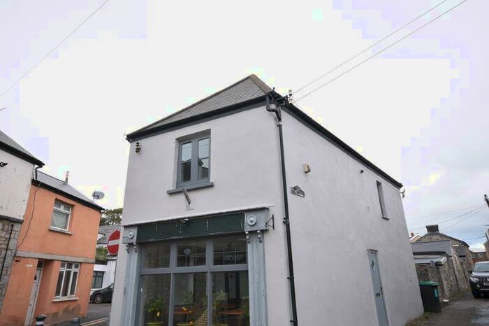 2 Bedroom Flat To Rent In Corner House, Stag Lane, Llantwit Major, CF61