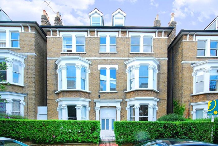 2 Bedroom Flat To Rent In Cardigan Road, Richmond, TW10