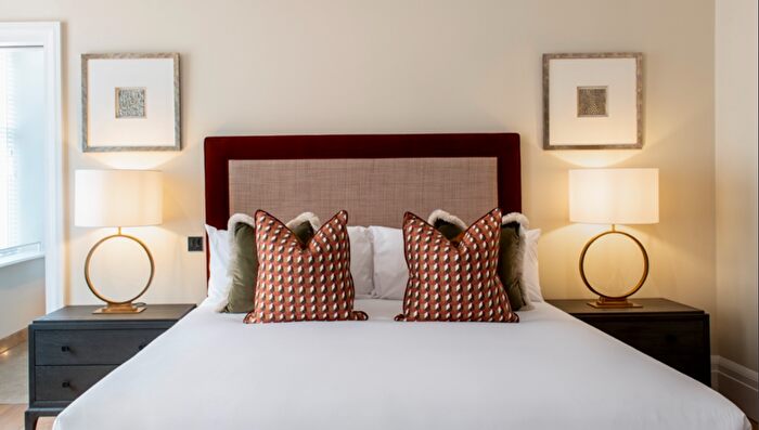 3 Bedroom Flat To Rent In Duke Street, London, W1K