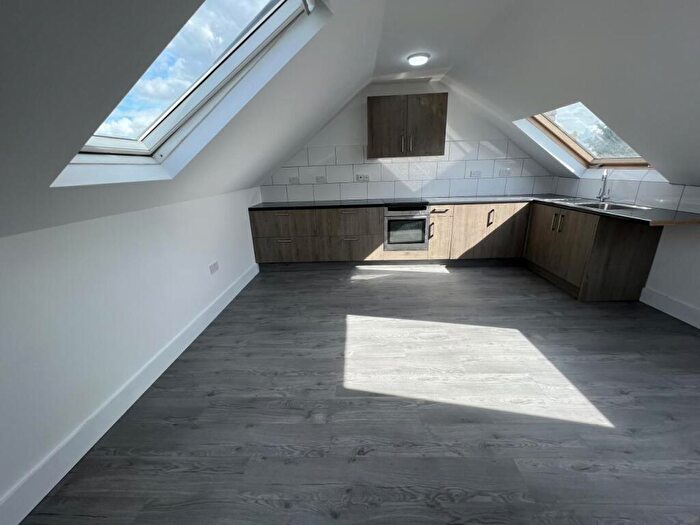 3 Bedroom Flat To Rent In Eastern Avenue, IG2