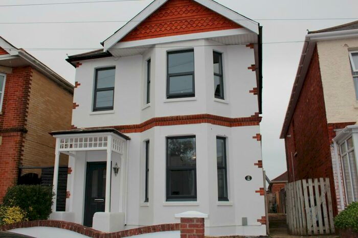 6 Bedroom House To Rent In Bedroom Detached House In Bournemouth, BH9