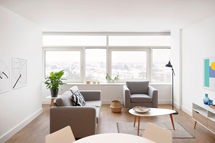 1 Bedroom Flat To Rent In Tolworth Tower, Ewell Road, Surbiton, KT6