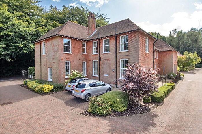 2 Bedroom Flat For Sale In Croft Close, Sevenoaks, Kent, TN13