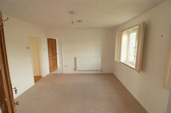 2 Bedroom Flat To Rent In Bells Hill, Barnet, EN5